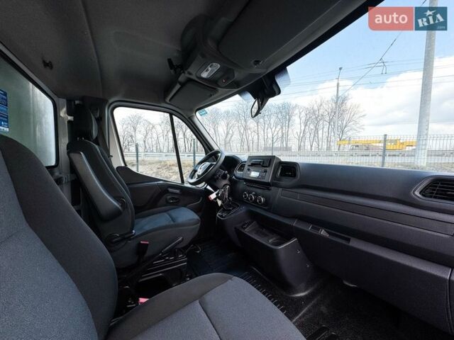 Белый Рено Мастер, объемом двигателя 2.3 л и пробегом 279 тыс. км за 30000 $, фото 12 на Automoto.ua