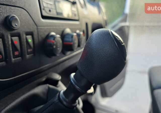 Белый Рено Мастер, объемом двигателя 2.3 л и пробегом 177 тыс. км за 21500 $, фото 8 на Automoto.ua