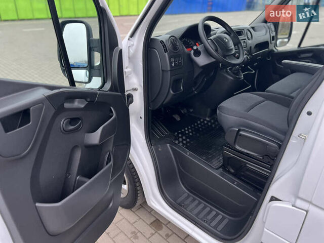 Белый Рено Мастер, объемом двигателя 2.3 л и пробегом 260 тыс. км за 19500 $, фото 40 на Automoto.ua