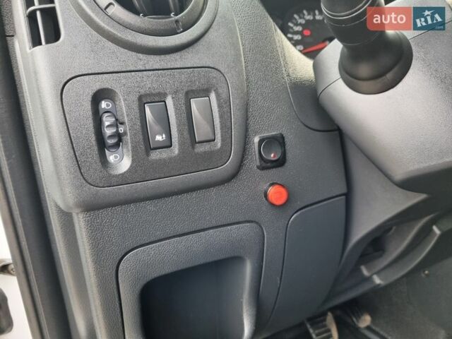 Білий Рено Мастєр, об'ємом двигуна 2.3 л та пробігом 254 тис. км за 23250 $, фото 43 на Automoto.ua