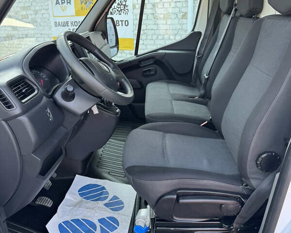 Белый Рено Мастер, объемом двигателя 0 л и пробегом 209 тыс. км за 21500 $, фото 11 на Automoto.ua