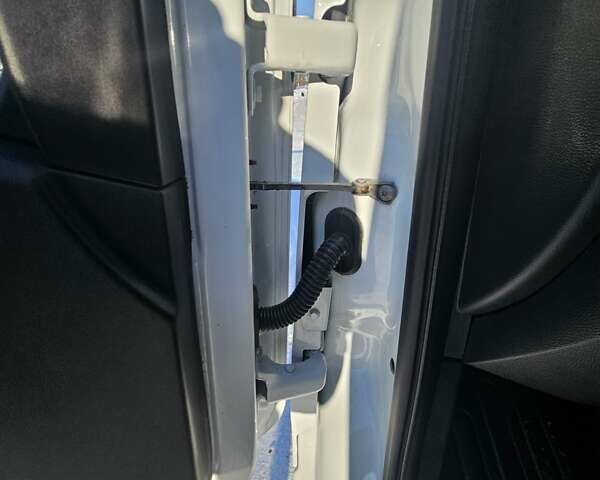 Білий Рено Мастєр, об'ємом двигуна 2.3 л та пробігом 189 тис. км за 22200 $, фото 25 на Automoto.ua