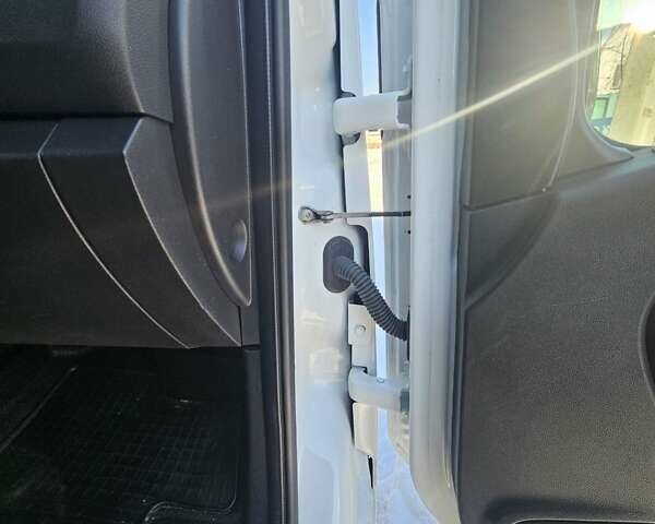 Білий Рено Мастєр, об'ємом двигуна 2.3 л та пробігом 189 тис. км за 22200 $, фото 29 на Automoto.ua