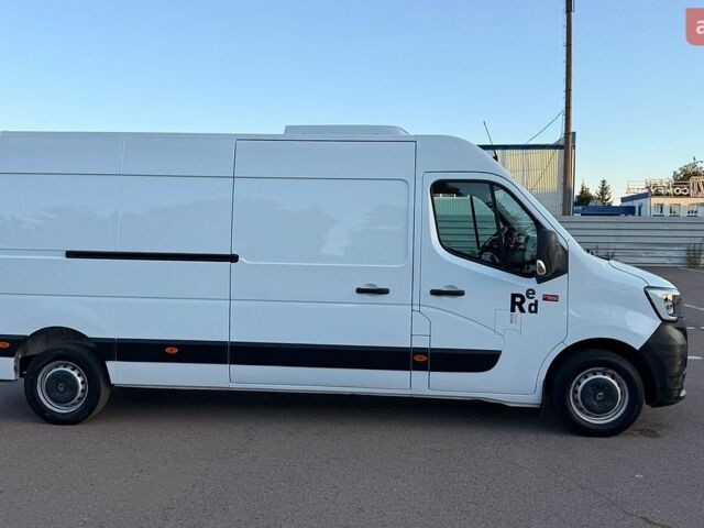Белый Рено Мастер, объемом двигателя 2.3 л и пробегом 262 тыс. км за 24800 $, фото 3 на Automoto.ua