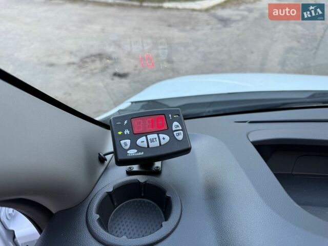Білий Рено Мастєр, об'ємом двигуна 2.3 л та пробігом 228 тис. км за 21499 $, фото 58 на Automoto.ua