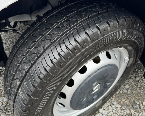 Білий Рено Мастєр, об'ємом двигуна 0 л та пробігом 219 тис. км за 23700 $, фото 17 на Automoto.ua