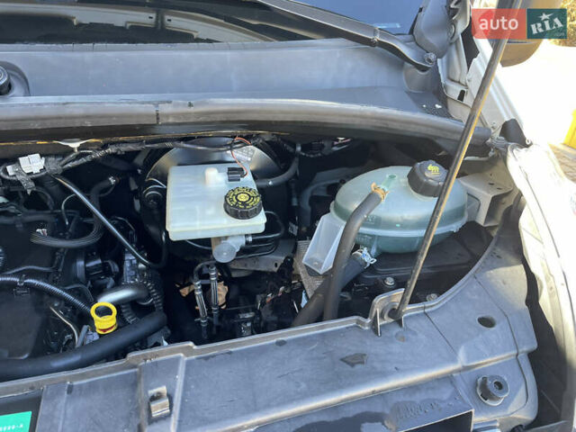 Белый Рено Мастер, объемом двигателя 2.3 л и пробегом 253 тыс. км за 26400 $, фото 61 на Automoto.ua