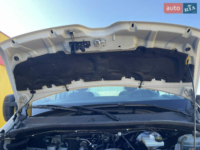 Белый Рено Мастер, объемом двигателя 2.3 л и пробегом 253 тыс. км за 26400 $, фото 62 на Automoto.ua