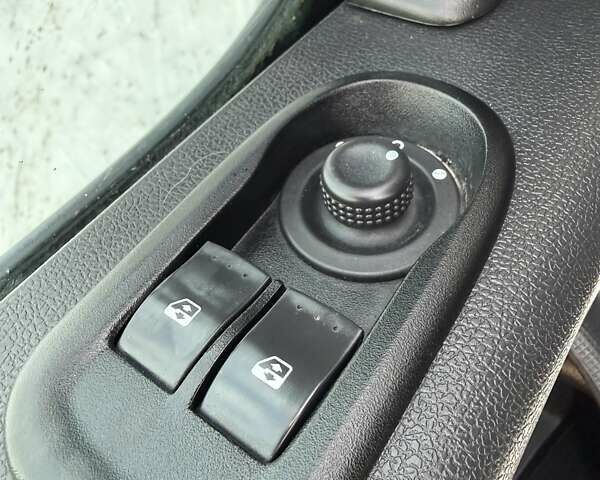 Белый Рено Мастер, объемом двигателя 2.3 л и пробегом 270 тыс. км за 23600 $, фото 32 на Automoto.ua