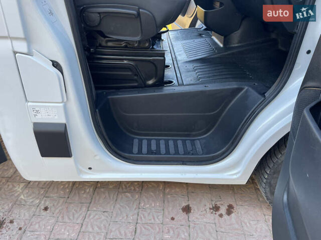 Белый Рено Мастер, объемом двигателя 2.3 л и пробегом 253 тыс. км за 26400 $, фото 39 на Automoto.ua