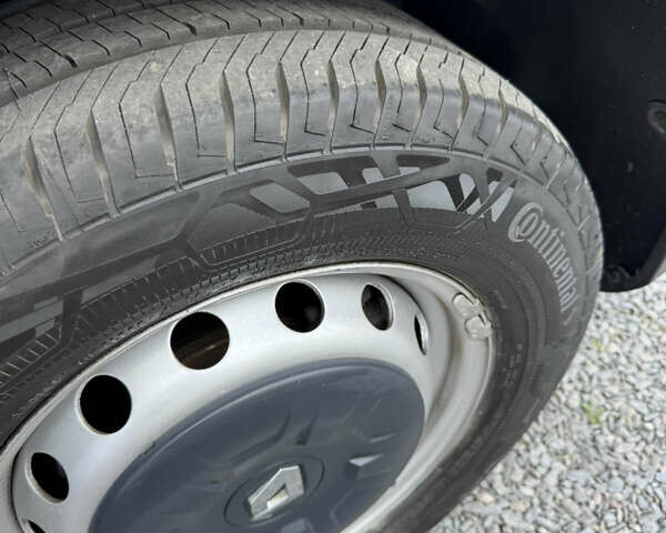 Белый Рено Мастер, объемом двигателя 0 л и пробегом 209 тыс. км за 21500 $, фото 17 на Automoto.ua