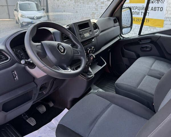 Белый Рено Мастер, объемом двигателя 0 л и пробегом 209 тыс. км за 21500 $, фото 10 на Automoto.ua