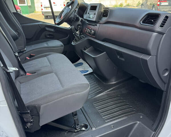 Белый Рено Мастер, объемом двигателя 0 л и пробегом 209 тыс. км за 21500 $, фото 14 на Automoto.ua