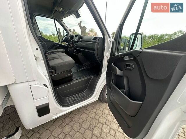 Белый Рено Мастер, объемом двигателя 2.3 л и пробегом 320 тыс. км за 29999 $, фото 9 на Automoto.ua