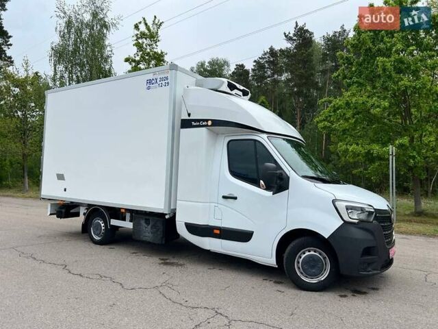 Белый Рено Мастер, объемом двигателя 2.3 л и пробегом 330 тыс. км за 26999 $, фото 1 на Automoto.ua
