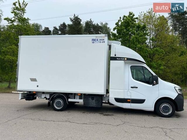 Белый Рено Мастер, объемом двигателя 2.3 л и пробегом 330 тыс. км за 26999 $, фото 7 на Automoto.ua