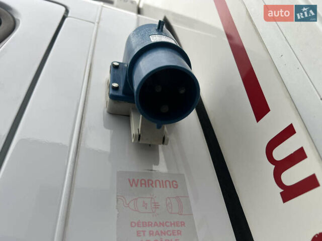 Белый Рено Мастер, объемом двигателя 2.3 л и пробегом 215 тыс. км за 19900 $, фото 13 на Automoto.ua