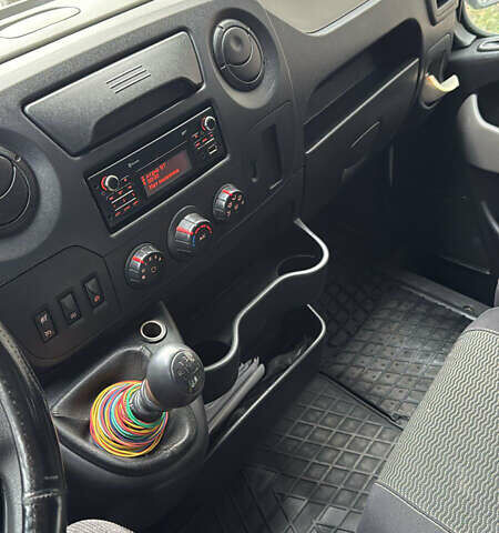 Белый Рено Мастер, объемом двигателя 2.3 л и пробегом 278 тыс. км за 21500 $, фото 14 на Automoto.ua