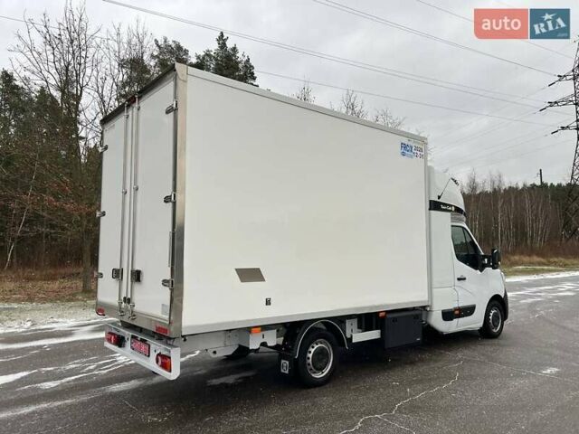 Белый Рено Мастер, объемом двигателя 2.3 л и пробегом 317 тыс. км за 25999 $, фото 1 на Automoto.ua