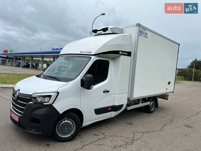 Белый Рено Мастер, объемом двигателя 2.3 л и пробегом 330 тыс. км за 26999 $, фото 2 на Automoto.ua