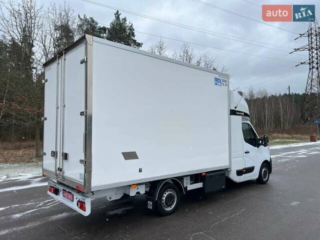 Белый Рено Мастер, объемом двигателя 2.3 л и пробегом 317 тыс. км за 25999 $, фото 4 на Automoto.ua