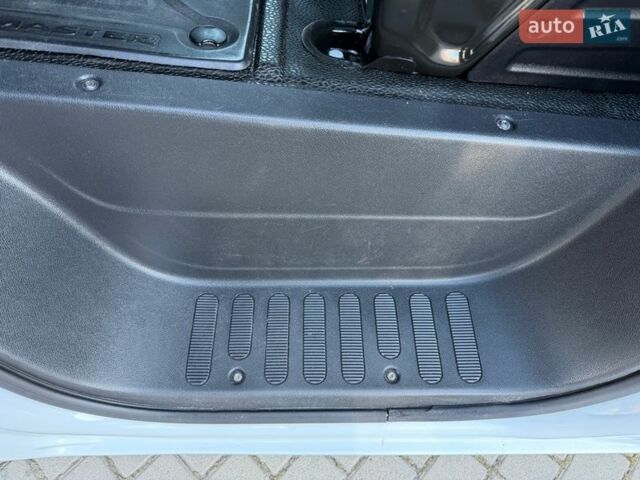 Білий Рено Мастєр, об'ємом двигуна 0 л та пробігом 231 тис. км за 22900 $, фото 50 на Automoto.ua