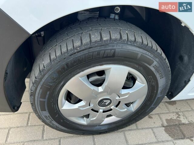 Белый Рено Мастер, объемом двигателя 2.3 л и пробегом 252 тыс. км за 26900 $, фото 20 на Automoto.ua