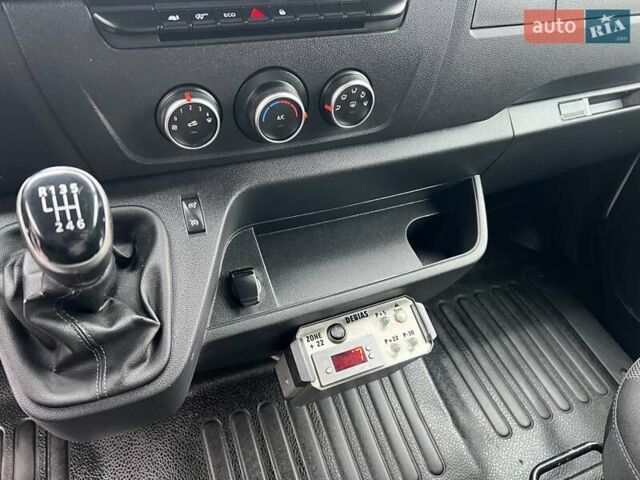 Білий Рено Мастєр, об'ємом двигуна 2.3 л та пробігом 215 тис. км за 19900 $, фото 16 на Automoto.ua