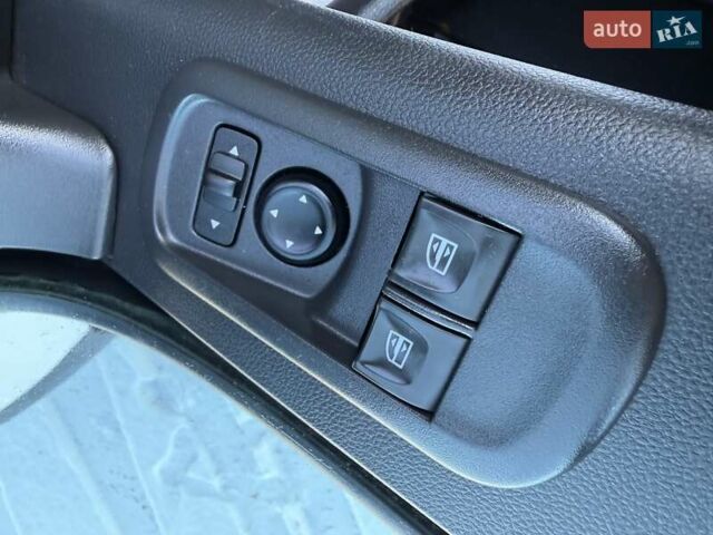 Білий Рено Мастєр, об'ємом двигуна 2.3 л та пробігом 216 тис. км за 23950 $, фото 49 на Automoto.ua