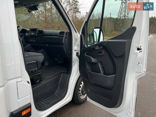 Белый Рено Мастер, объемом двигателя 2.3 л и пробегом 317 тыс. км за 25999 $, фото 52 на Automoto.ua
