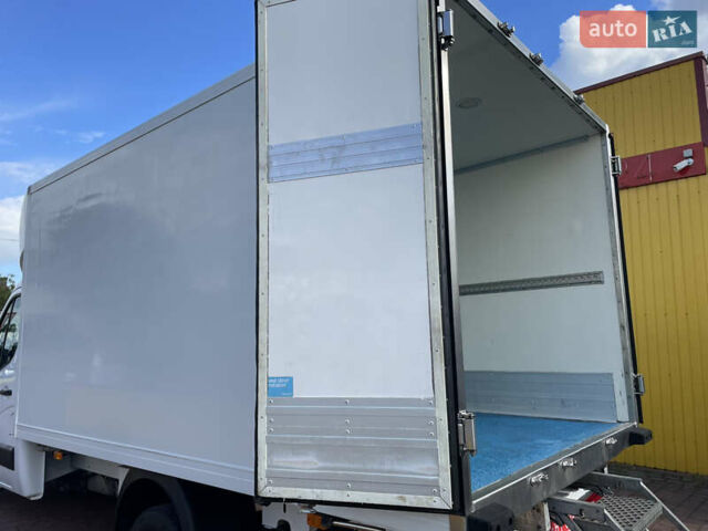Белый Рено Мастер, объемом двигателя 0 л и пробегом 242 тыс. км за 29000 $, фото 22 на Automoto.ua