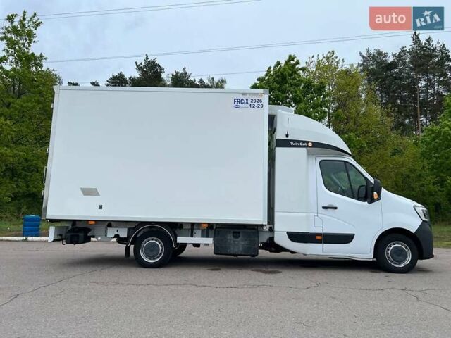 Белый Рено Мастер, объемом двигателя 2.3 л и пробегом 330 тыс. км за 26999 $, фото 29 на Automoto.ua