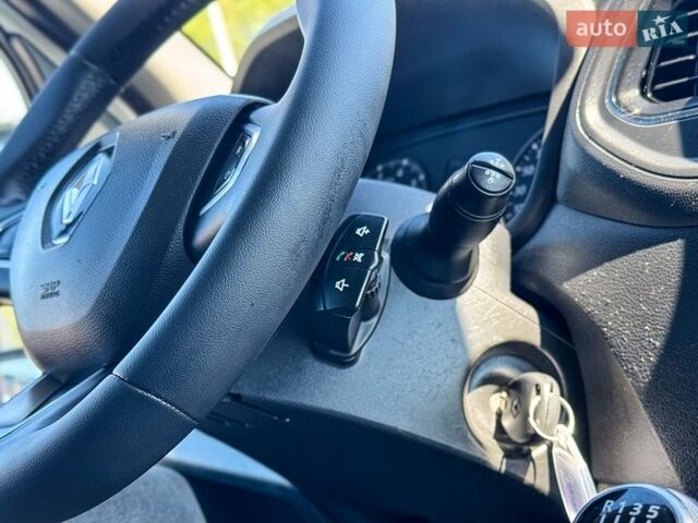 Белый Рено Мастер, объемом двигателя 2.3 л и пробегом 227 тыс. км за 29999 $, фото 23 на Automoto.ua