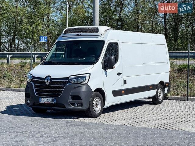 Белый Рено Мастер, объемом двигателя 2.3 л и пробегом 227 тыс. км за 29999 $, фото 1 на Automoto.ua