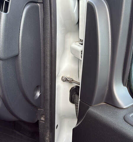 Белый Рено Мастер, объемом двигателя 2.3 л и пробегом 278 тыс. км за 21500 $, фото 17 на Automoto.ua