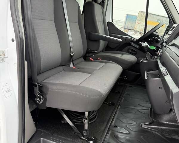 Белый Рено Мастер, объемом двигателя 2.3 л и пробегом 280 тыс. км за 27700 $, фото 36 на Automoto.ua