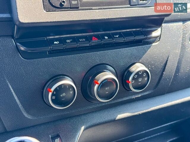 Белый Рено Мастер, объемом двигателя 2.3 л и пробегом 227 тыс. км за 29999 $, фото 21 на Automoto.ua