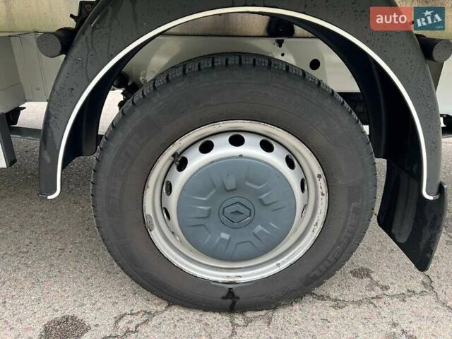 Белый Рено Мастер, объемом двигателя 2.3 л и пробегом 330 тыс. км за 26999 $, фото 39 на Automoto.ua
