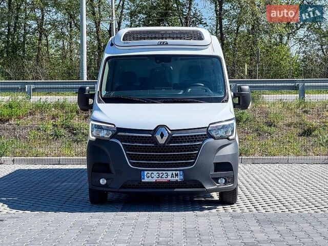 Белый Рено Мастер, объемом двигателя 2.3 л и пробегом 227 тыс. км за 29999 $, фото 2 на Automoto.ua