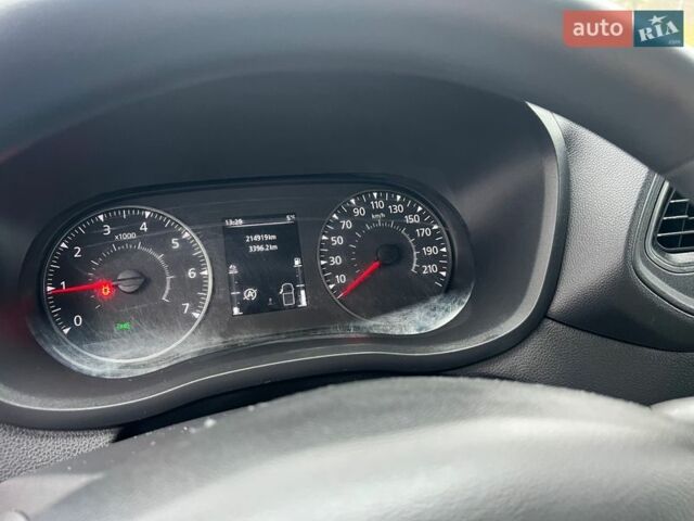 Белый Рено Мастер, объемом двигателя 2.3 л и пробегом 215 тыс. км за 19900 $, фото 17 на Automoto.ua