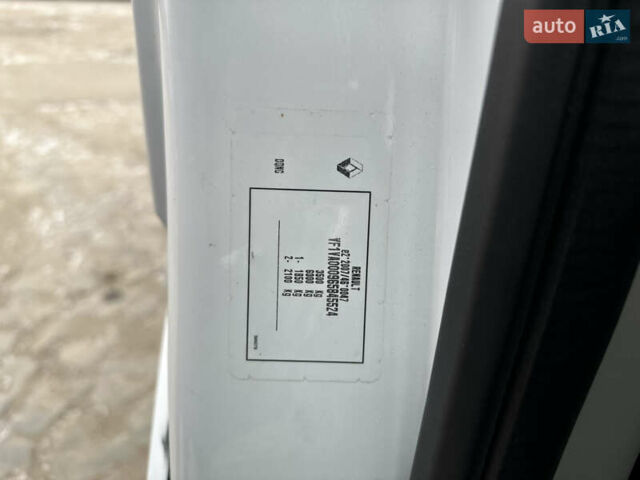 Белый Рено Мастер, объемом двигателя 2.3 л и пробегом 247 тыс. км за 28500 $, фото 26 на Automoto.ua