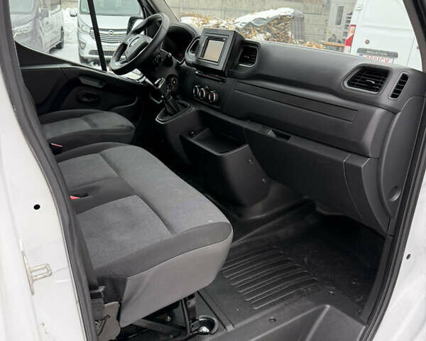 Белый Рено Мастер, объемом двигателя 0 л и пробегом 236 тыс. км за 21800 $, фото 20 на Automoto.ua