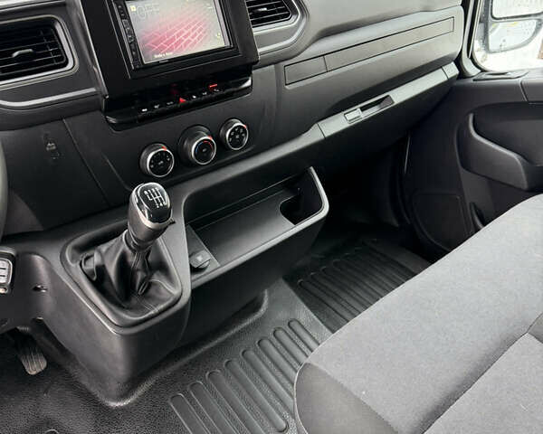 Белый Рено Мастер, объемом двигателя 0 л и пробегом 236 тыс. км за 21800 $, фото 18 на Automoto.ua