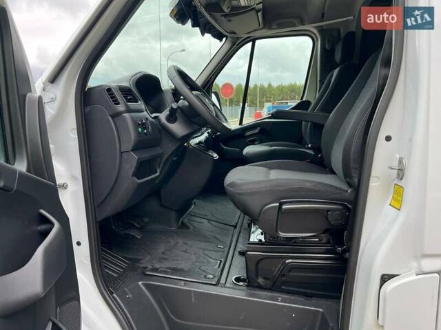 Белый Рено Мастер, объемом двигателя 2.3 л и пробегом 330 тыс. км за 26999 $, фото 46 на Automoto.ua