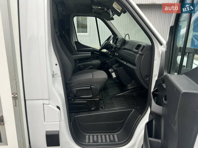 Белый Рено Мастер, объемом двигателя 2.3 л и пробегом 215 тыс. км за 19900 $, фото 19 на Automoto.ua