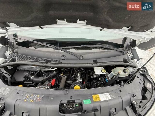 Белый Рено Мастер, объемом двигателя 2.3 л и пробегом 280 тыс. км за 27700 $, фото 52 на Automoto.ua