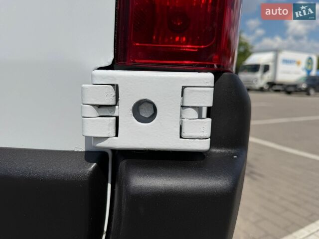 Белый Рено Мастер, объемом двигателя 2.3 л и пробегом 277 тыс. км за 23400 $, фото 23 на Automoto.ua