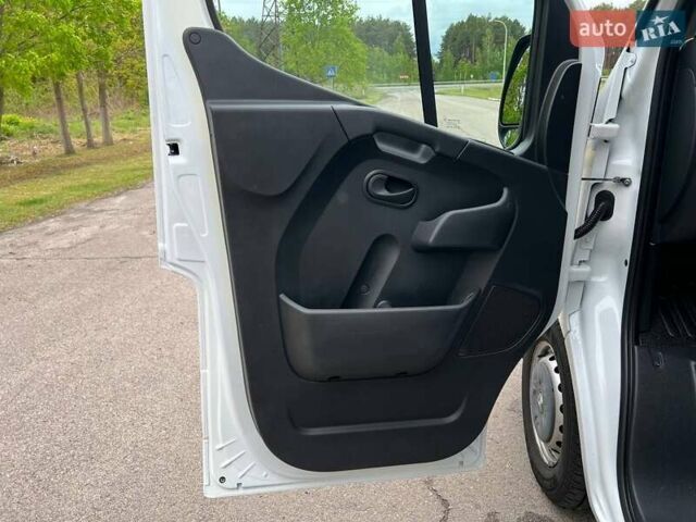 Белый Рено Мастер, объемом двигателя 2.3 л и пробегом 330 тыс. км за 26999 $, фото 47 на Automoto.ua