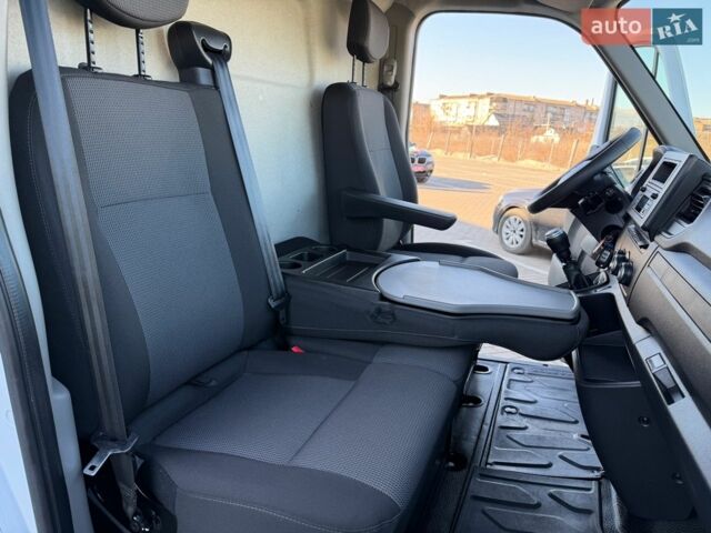 Белый Рено Мастер, объемом двигателя 0 л и пробегом 231 тыс. км за 23500 $, фото 60 на Automoto.ua