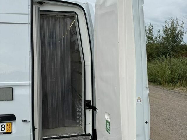 Белый Рено Мастер, объемом двигателя 2.3 л и пробегом 185 тыс. км за 25200 $, фото 20 на Automoto.ua